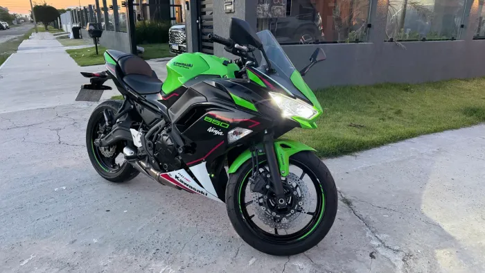 Kawasaki Ninja 650 2022 | 2.700km | Estado de Zero | Consórcio