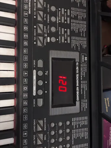 Piano eletrônico profissional