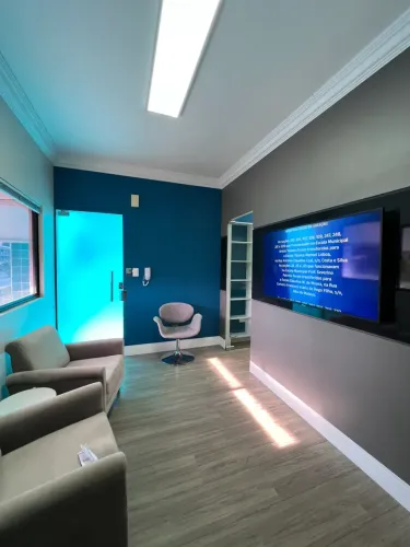 Escritório comercial equipado com 5 ambientes projetados/mobiliados, confira!