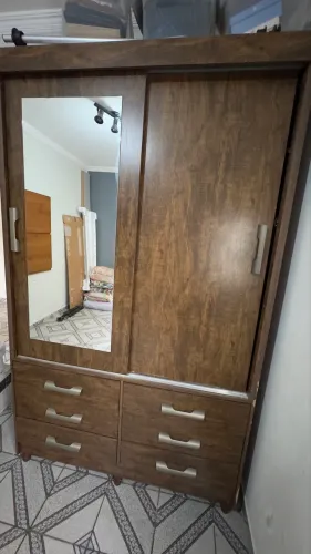 Guarda roupas semi novo MDF espelho