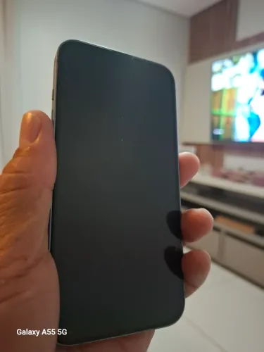 Vendo iPhone em excelente estado de conservação, sem detalhes e funcionando perfeitamente