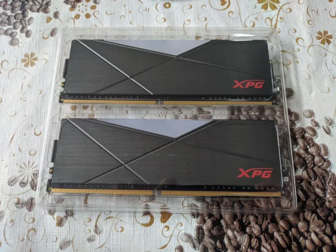 Memória RAM DDR4 XPG Spectrix D50 - 8GB (2x8GB) 3200MHz, RGB, Cinza