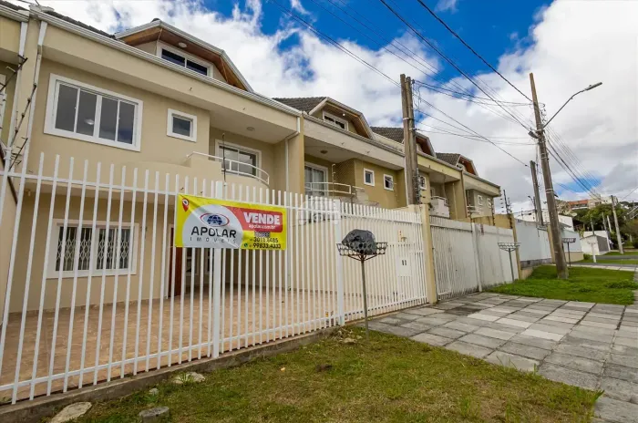 Sobrado com 3 quartos no Bairro Novo Mundo