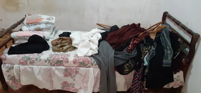 Cama de solteiro acompanha colchão