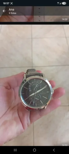 Vende -se um relógio original seminovo  usado 1 vez so valor 300 reais