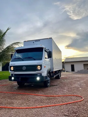 Vw delivery 8160 baú seco 2015