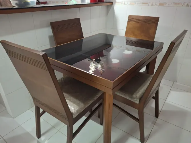 Linda mesa de jantar de alto padrão
