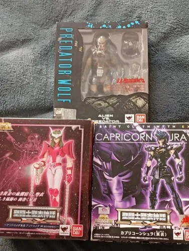 Lote de Action Figures colecionáveis (Cloth Myth EX e S.H. MonsterArts)