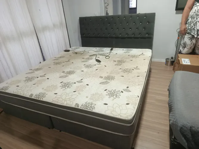 Cama King Size com Massageador + Cabeceira