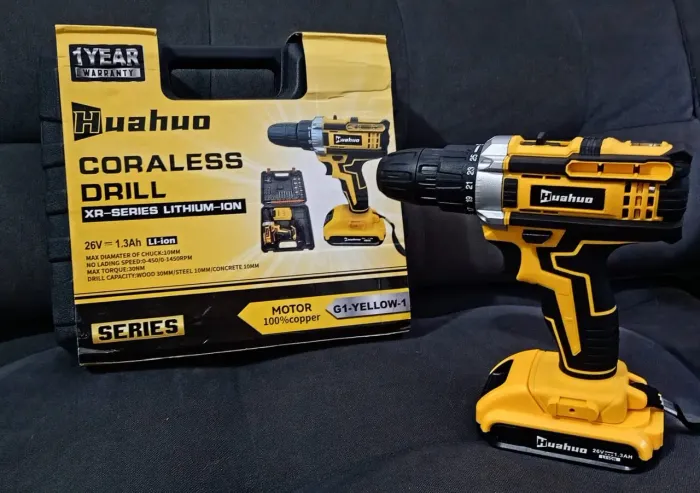 Parafusadeira/Furadeira a bateria 26V - NOVA