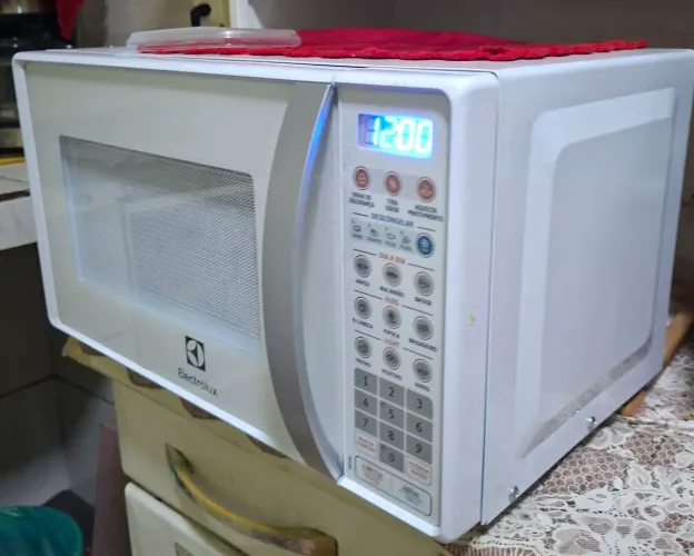MICRO-ONDAS ELECTROLUX 20L