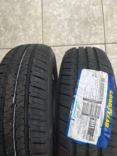 Par Pneus 175/65-14 Goodyear Novos