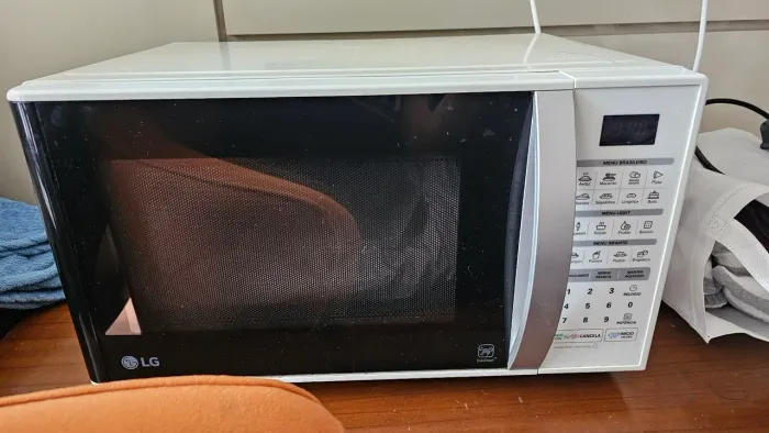 Micro-ondas LG 30L MS3052RA 220V Branco EasyClean, funcionando perfeitamente