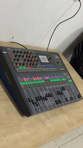 Mesa Soundcraft Si Impact 32 canais