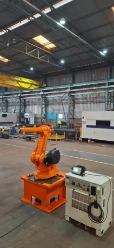 Robô Industrial ABB IRB 1400 M98 (S4C) + Acessórios Fronius para Solda