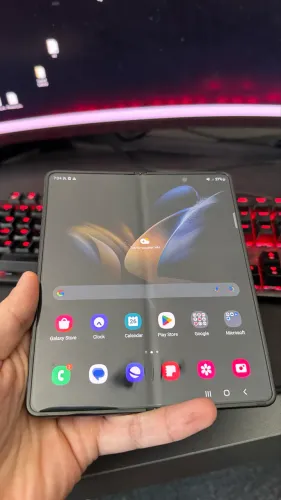 Samsung Galaxy Z Fold 4 (PERFEITO ESTADO COM CAIXA E ACESSÓRIOS)
