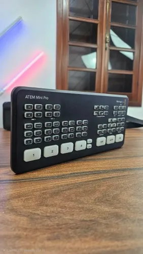 Atem Mini Pro - Switcher de Vídeo