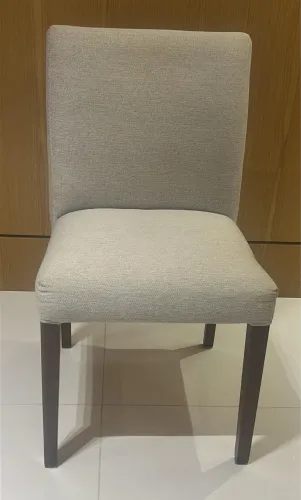 CONJUNTO COM SEIS CADEIRAS DE JANTAR