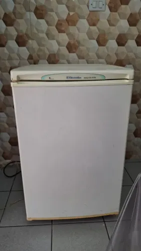 Mini geladeira usada 110v