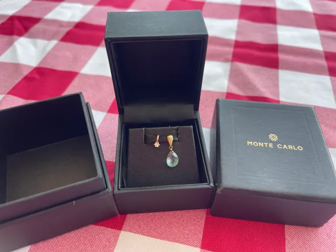 Pingentes em ouro com pedra e diamante 