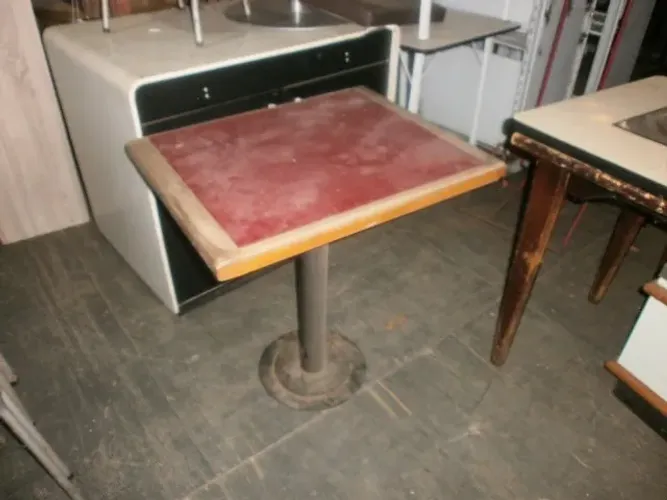 mesa para restaurante /lanchonete de fixar no chão - medindo 70x55