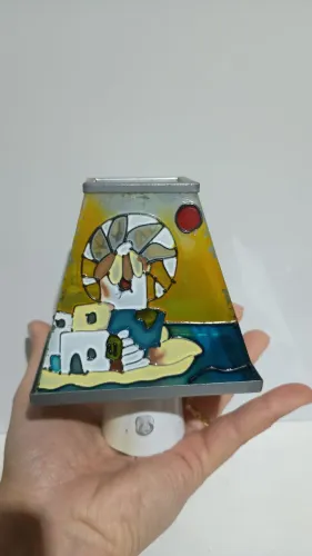 Luminária de tomada vitral com desenhos em relevo paisagem Suntorini 12 cm x 9 cm