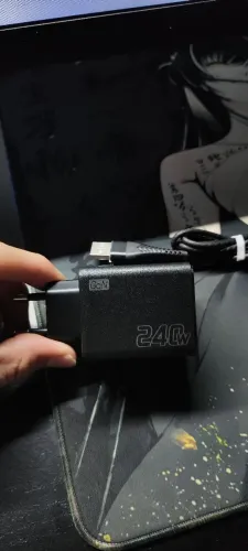 Carregue Até 8 Celulares ao Mesmo Tempo com 240w