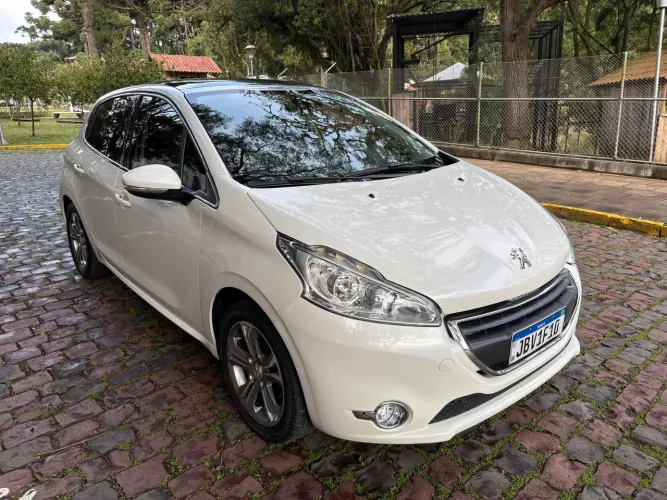 Peugeot 208 Griffe 1.6 Flex 16V 5P Aut. 2014