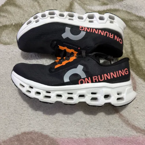 Tenis On Running CloudMonster 3