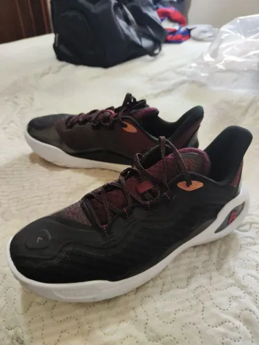Tênis de basquete Curry 11