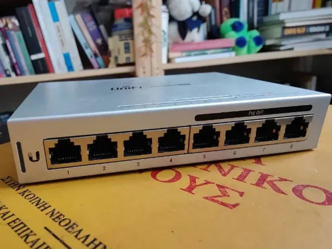 Switch Ubiquiti PoE 8 Portas Gigabit Unifi US-8-60W
