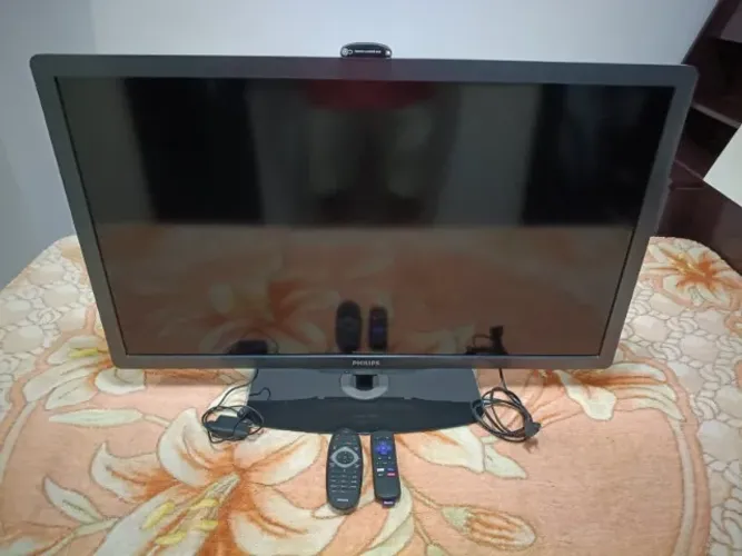TV Led Philips 40 pol. Ambilight com aparelho Roku streming