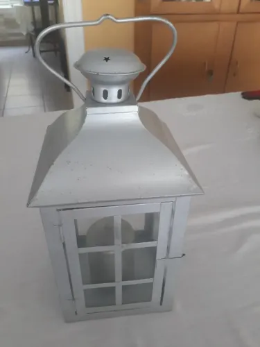 lanternas Marroquina de aluminio prata med. 0,35 x 0.15 cm com vela cilíndrica prateada