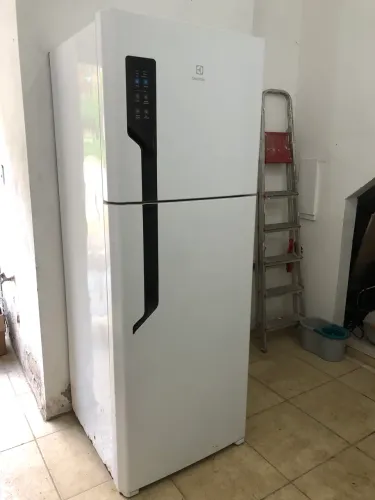Geladeira/Refrigerador Electrolux Frost Free 431L