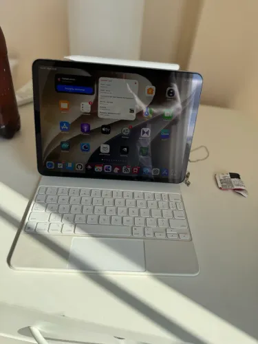 iPad Pro M1, 11? Magic Keyboard e Apple Pencil incluídos