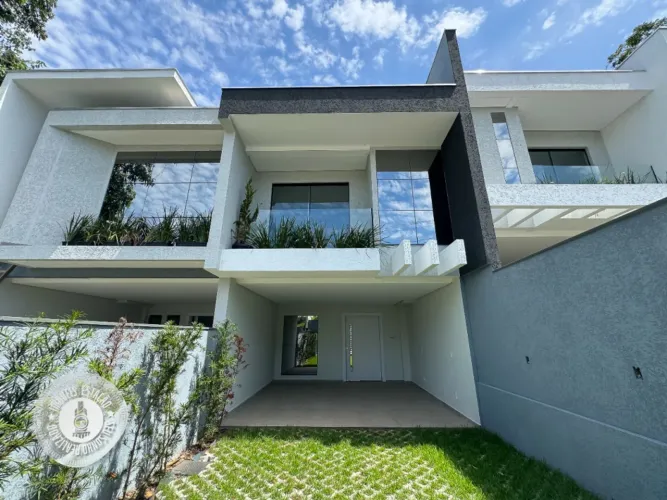Sobrado à Venda em Blumenau por R$ 1.290.000,00 no Bairro Ponta Aguda