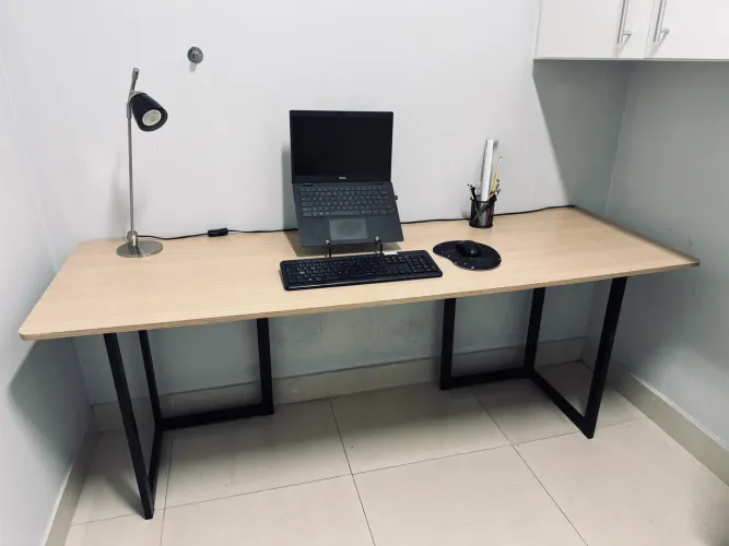 Mesa cavalete para escritório