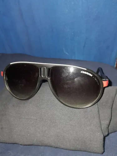Vendo óculos de sol carrera