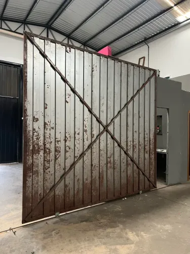 Vendo portão de lambril semi novo