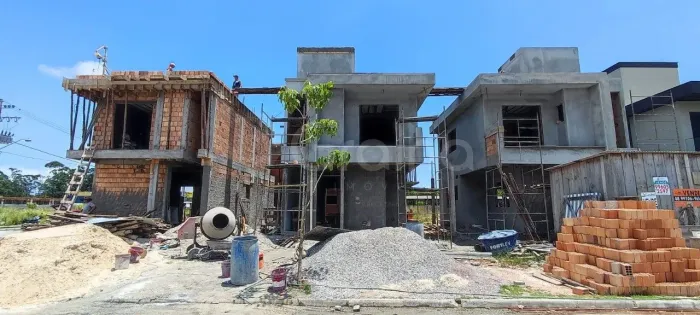 Casa residencial com 3 quartos sendo 1 suíte com 129,81m² privativos, em Canarvieiras