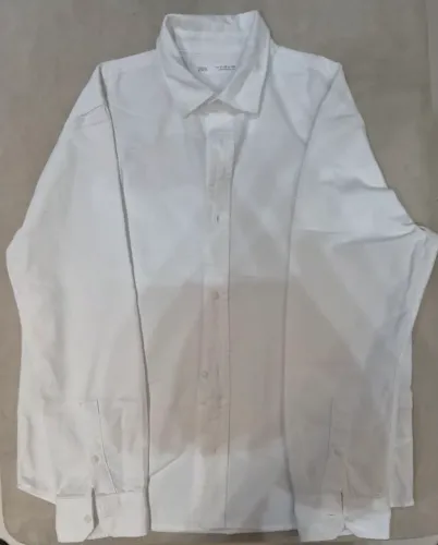 Camisa social infantil, marca Zara.