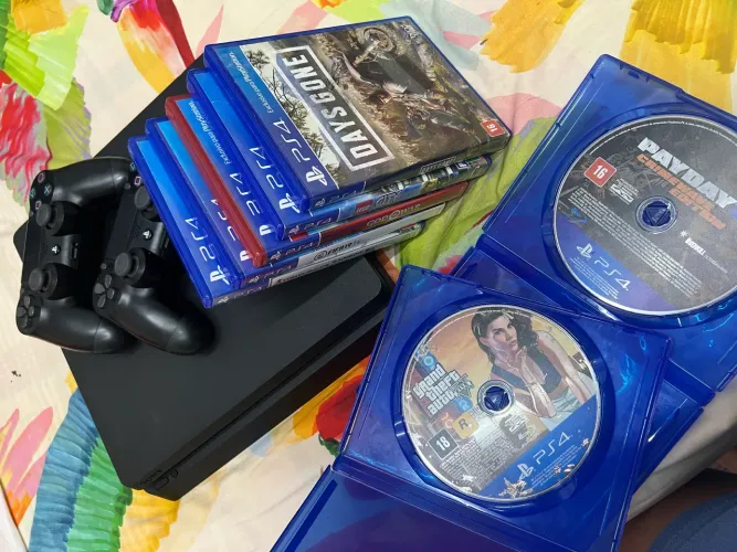PS4 Slim 1TB + 2 Controles + 7 Jogos
