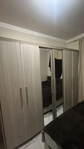 Guarda-roupa 6 portas com espelho