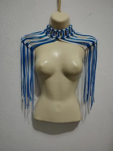 Ombreira de macramê azul e branca