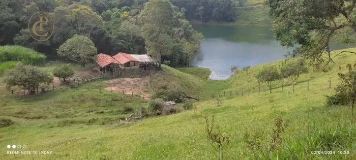 chacara a beira da represa em Paraibuna