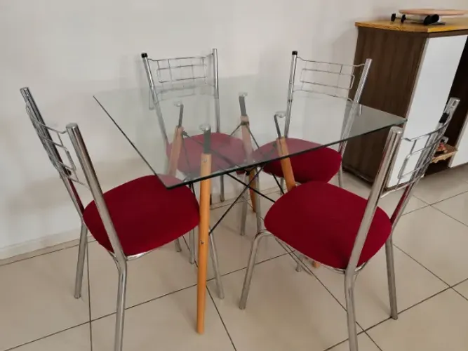 Mesa + 4 Cadeiras 70cm Vidro Temperado Jantar Eucalipto Eiffel Charles Eames Quadrada