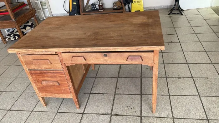 Mesa de estudos / Escrivaninha de madeira