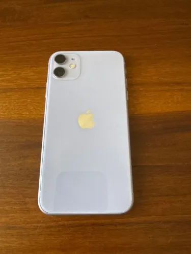 Vendo iPhone 11 roxo, com 64GB em excelente estado 