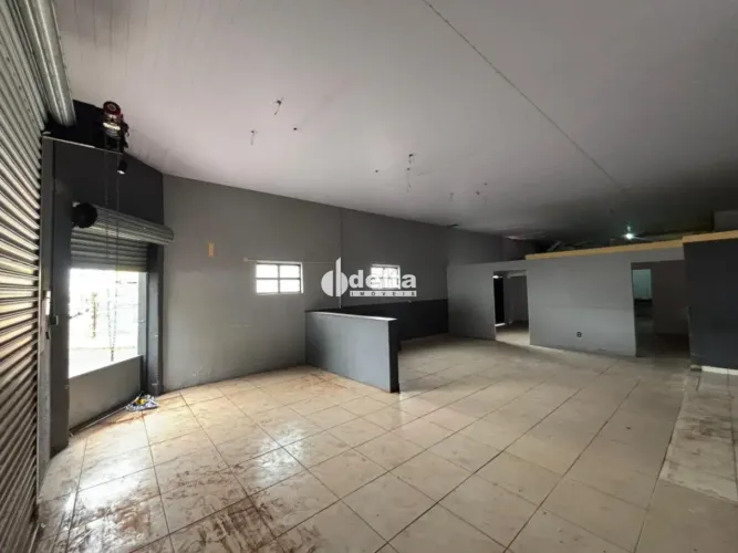 Loja disponível para locação no bairro Martins em Uberlândia-MG.