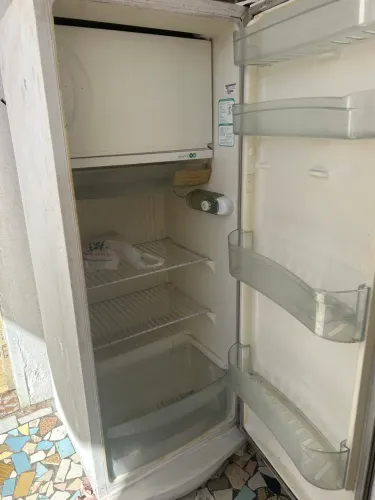 Geladeira 220v